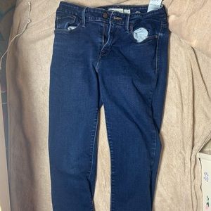 Mid-rise skinny jeans from Levi.